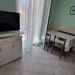Dana - One Bedroom 2 * Срима