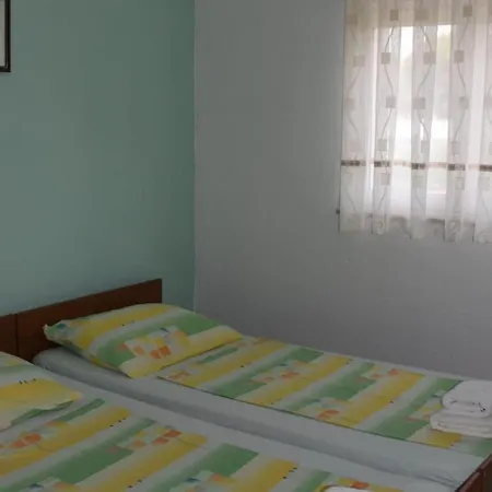 Dana - One Bedroom 2