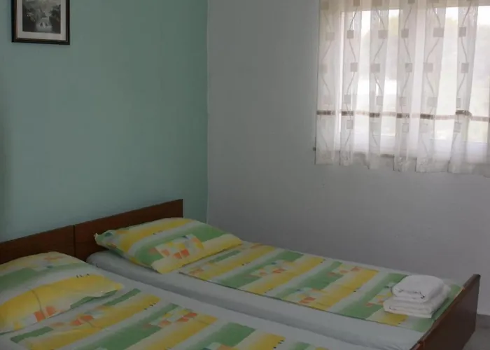 Dana - One Bedroom 2