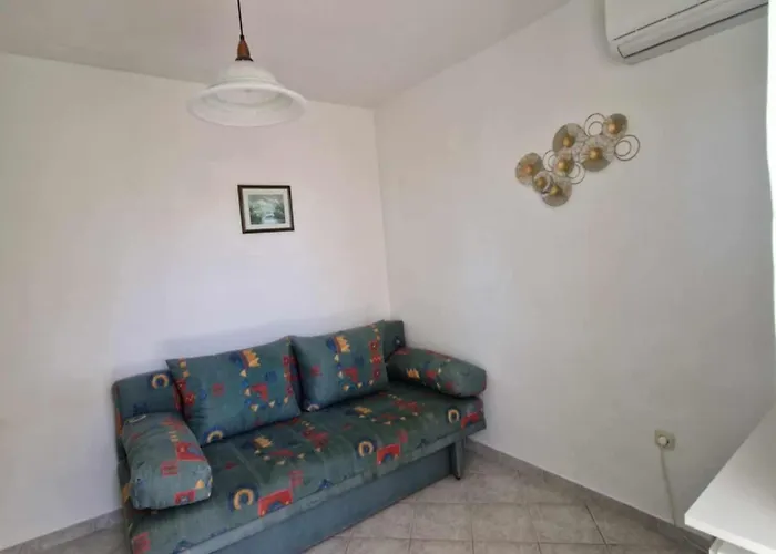 Dana - One Bedroom 2